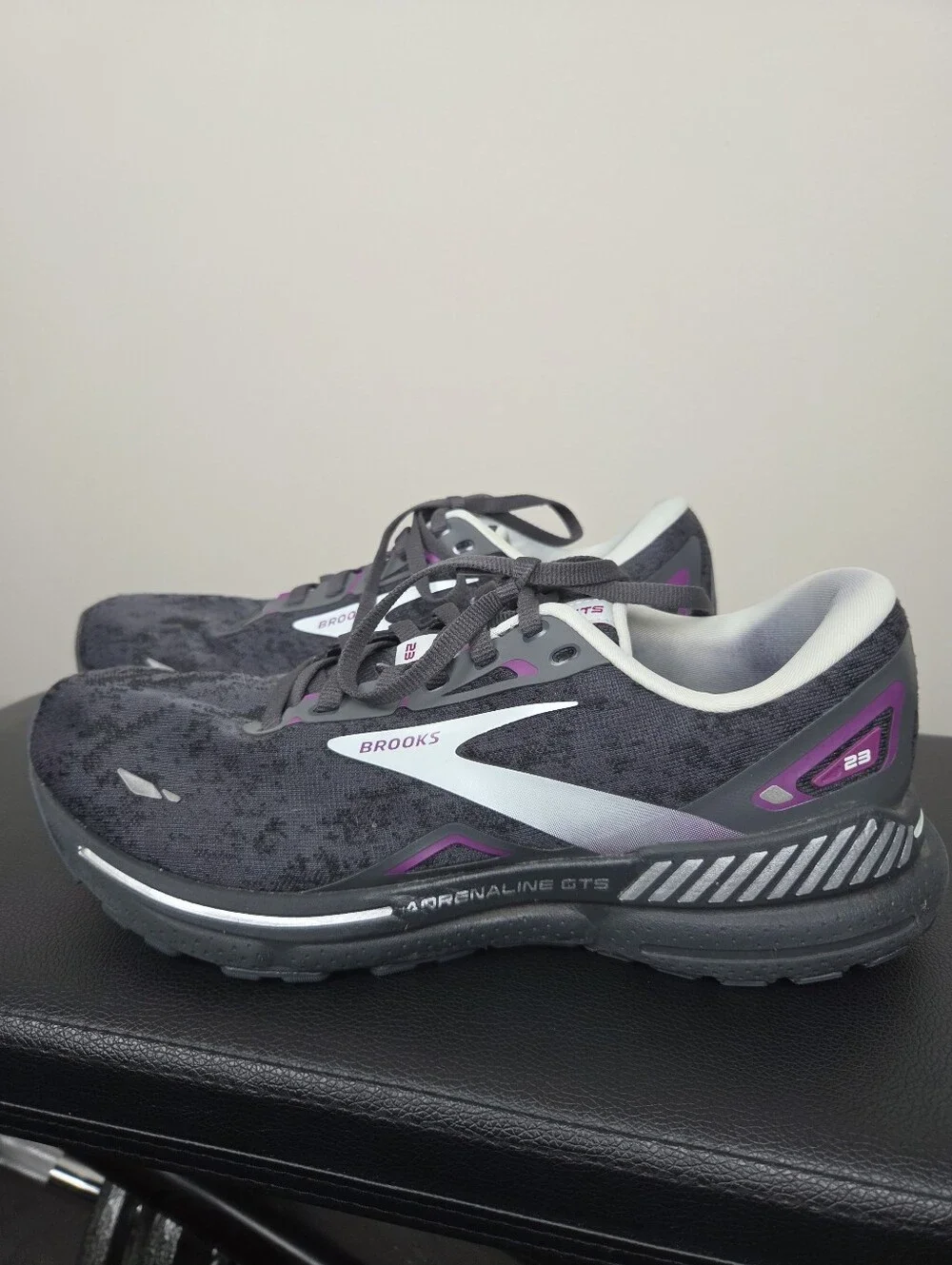 Brooks Adrenaline GTS 23 Women's Running Shoes Black Purple Size 9.5 Cushion